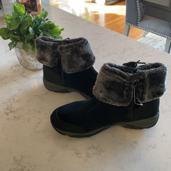 Easy Spirit Explore 24 Booties - Size 6.5 - Picture 2 of 5